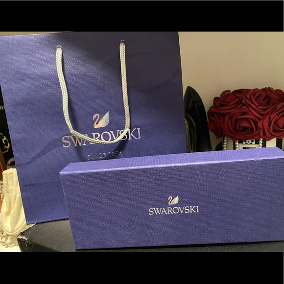 Swarovski Rhodium Feather Crystal Necklace - Picture 9 of 11